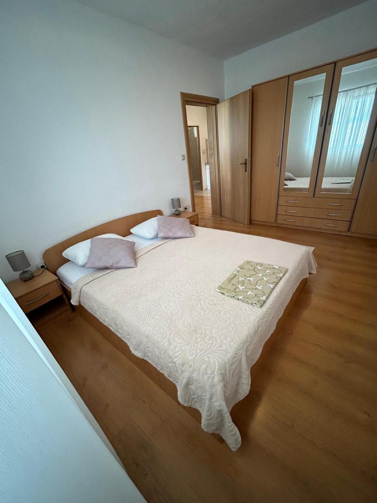 Apartmani Grgic Trogir Eksteriør billede